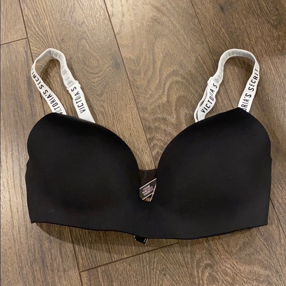 NEVER WORN - Victoria’s Secret Bra